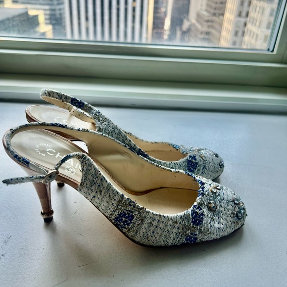 Chanel with swarovski crystals and golden ring detail on a heel - Picture 2 of 4